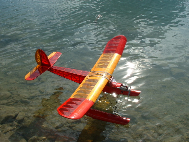DG183_floats